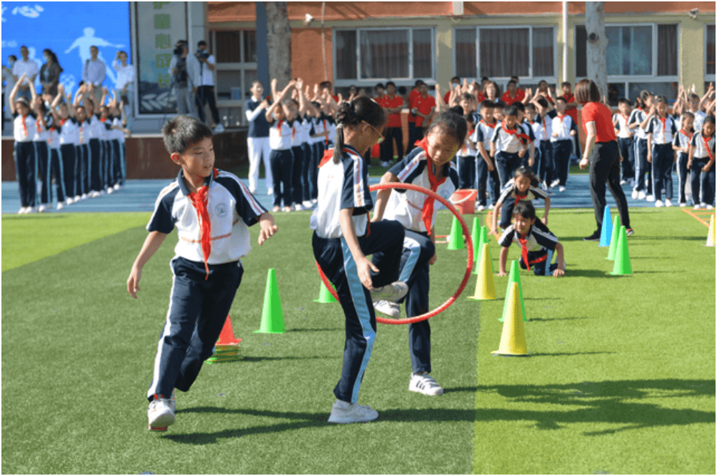 “课间圈养”现象严重课间圈养，7成学生课间不出教室，家长心疼老师无奈！课间圈养