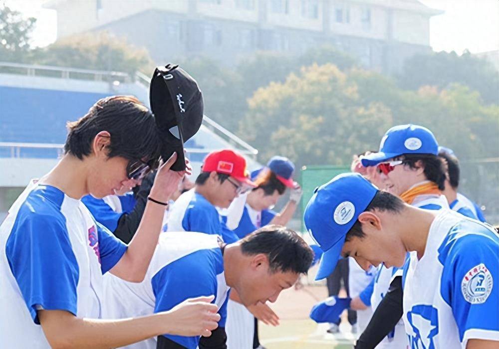 “熊猫杯”我们慢投垒球联赛武汉鄂虎分站赛 武汉理工大学夺冠武汉理工大学！武汉理工大学