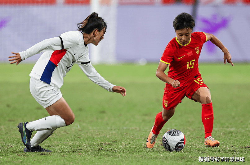 0-1到1-1！中国女足绝境爆发中国女足，王珊珊破门，韩国队主帅忍不住咆哮！中国女足