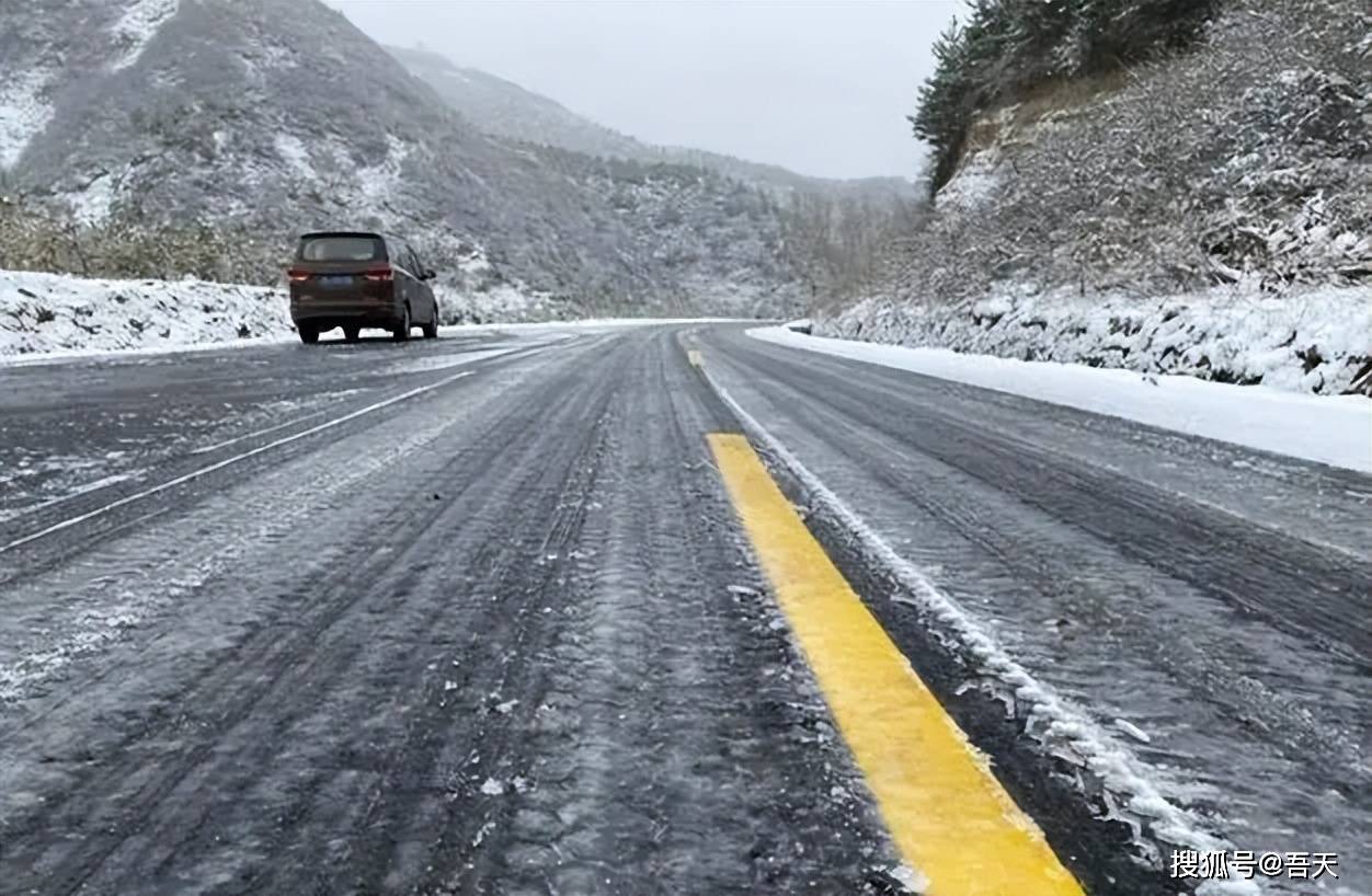 湖北冻雨灾害，部分高速封路或者堵车，专家：冻雨没那么容易清除