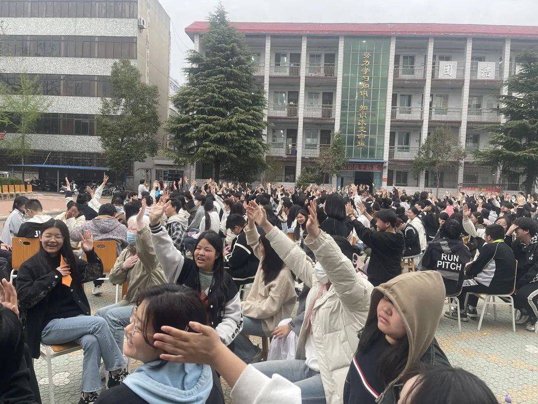 心理辅导，助战高考——我院心理健康协会受邀为600余名高考学子进行考前辅导，助力大家迎战高考