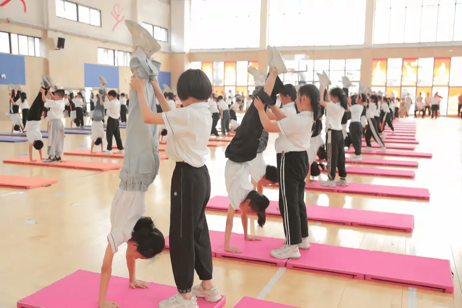 合肥市义务教育学校每天一节体育课现场会在合肥市少儿艺术学校教育集团站塘校区召开