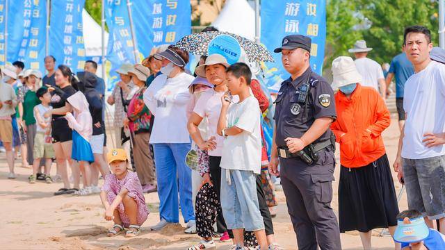 “清凉健身”，300泳友畅游北汝河 襄城县公开水域游泳比赛圆满举行