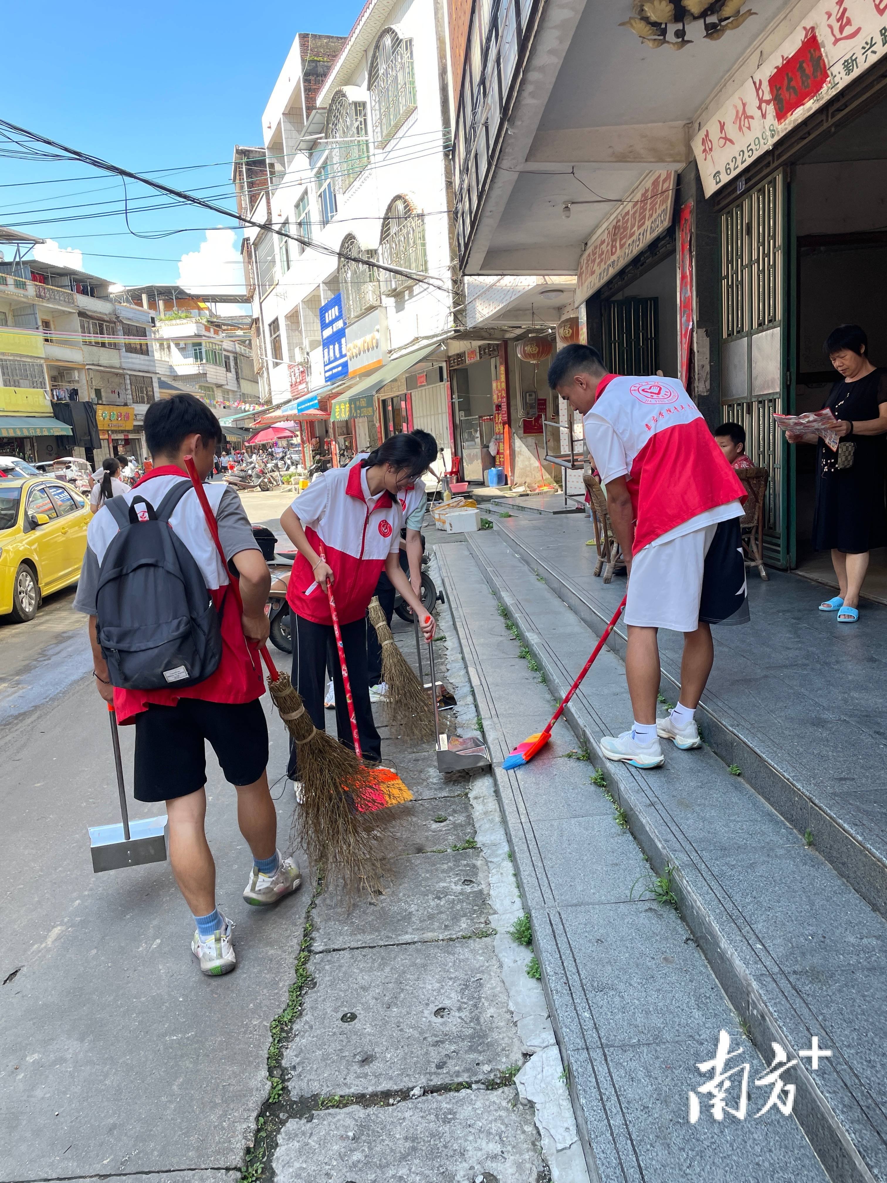 以体育助力乡村振兴！嘉应学院体育学院社会实践团队在丰顺进行“三下乡”社会实践活动