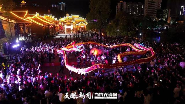 铜仁中南门：沉浸式新体验 花式“点亮”夜经济