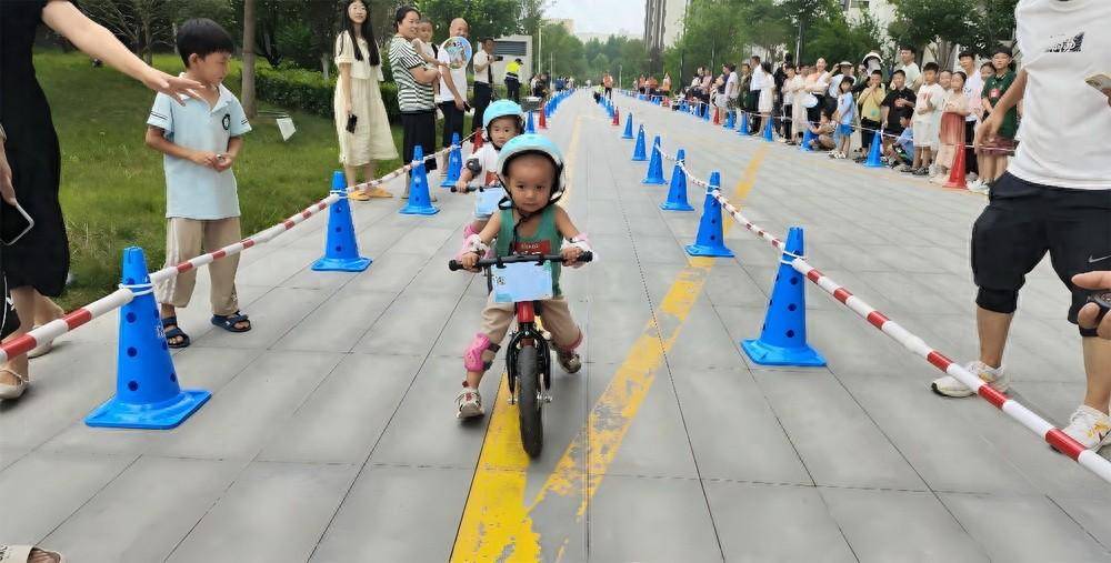 “奔跑吧·少年”燃动社区体育激情