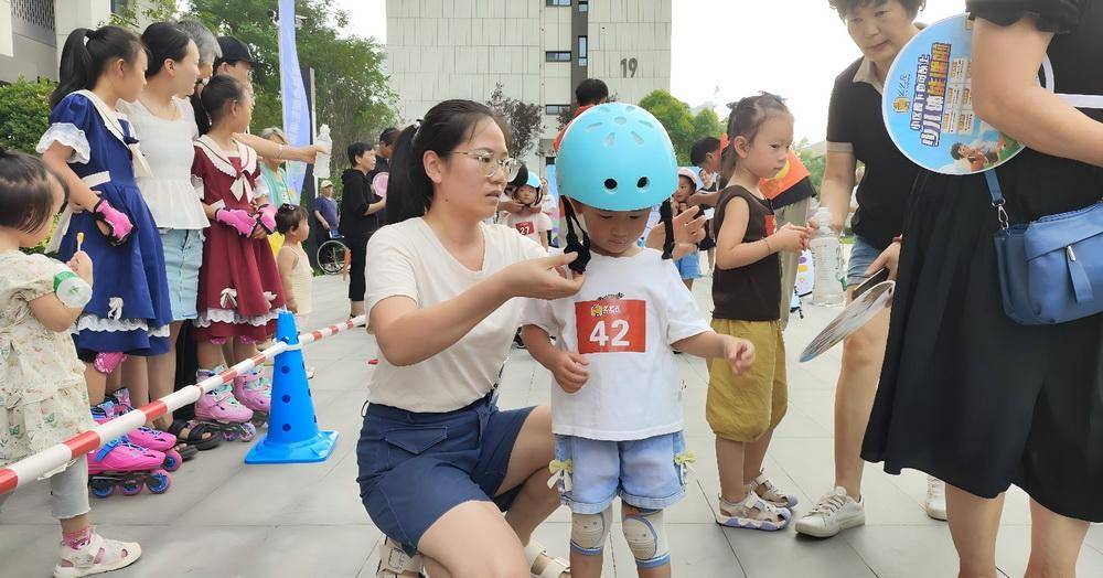 “奔跑吧·少年”燃动社区体育激情