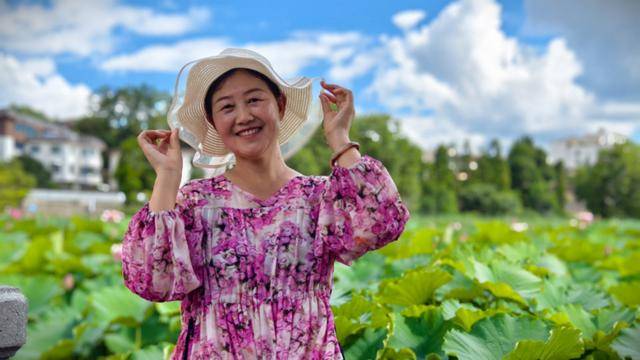 「图片新闻」安龙：夏日荷花惹人醉