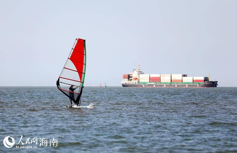 海口：体育旅游热 玩海享清凉