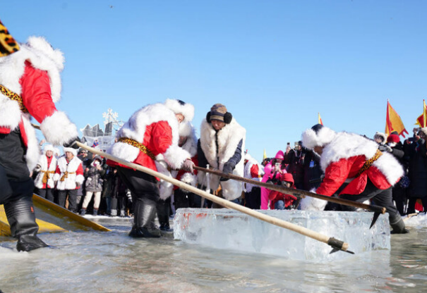 哈尔滨,2024年,网红城市,冰雪旅游,创历史峰值,应对挑战,持续发展