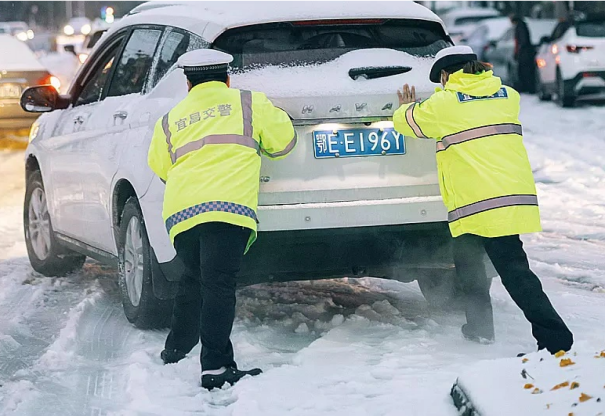 湖北雨雪交通瘫痪！数百万人返乡过年遭遇困境