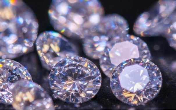 黄金狂飙后钻石大降近30%,钻石还有价值吗?